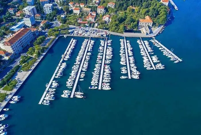 Marina Lapad - 2 Bedroom By The Sea
