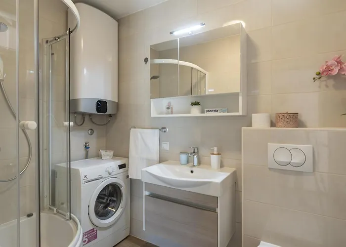 Marina Lapad - 2 Bedroom By The Sea Дубровник
