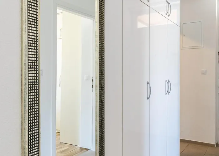 Апартаменты Marina Lapad - 2 Bedroom By The Sea Дубровник