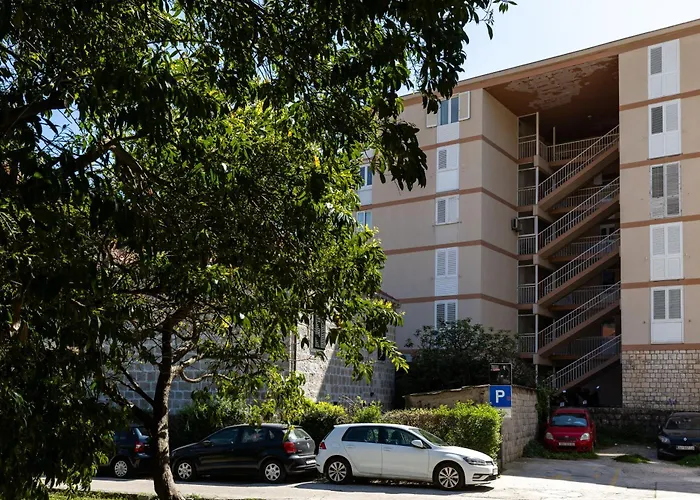 Marina Lapad - 2 Bedroom By The Sea *