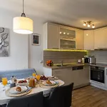 Marina Lapad - 2 Bedroom By The Sea Apartment