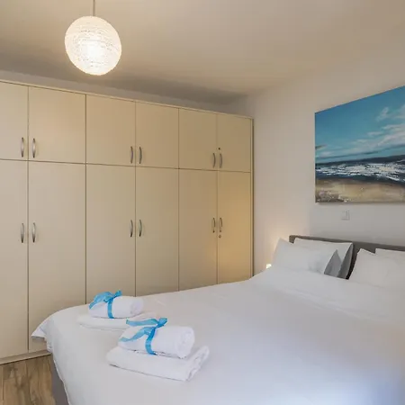 Marina Lapad - 2 Bedroom By The Sea Apartment Dubrovnik