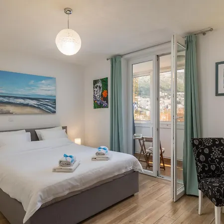 Marina Lapad - 2 Bedroom By The Sea Apartment Dubrovnik