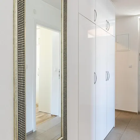 Апартаменты Marina Lapad - 2 Bedroom By The Sea Дубровник