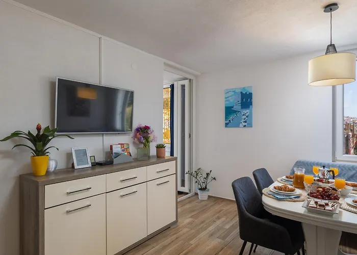 Marina Lapad - 2 Bedroom By The Sea *