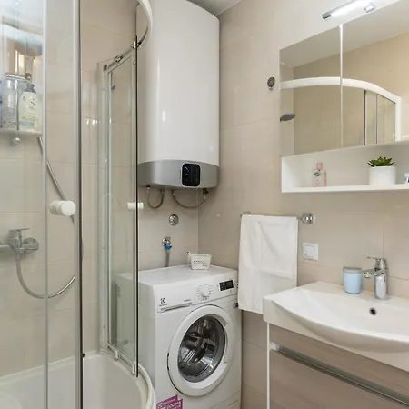 Marina Lapad - 2 Bedroom By The Sea