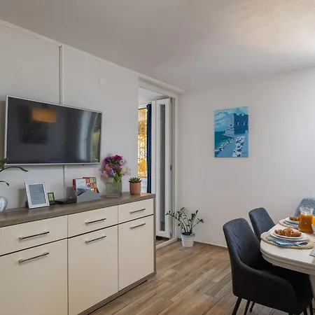 Marina Lapad - 2 Bedroom By The Sea *