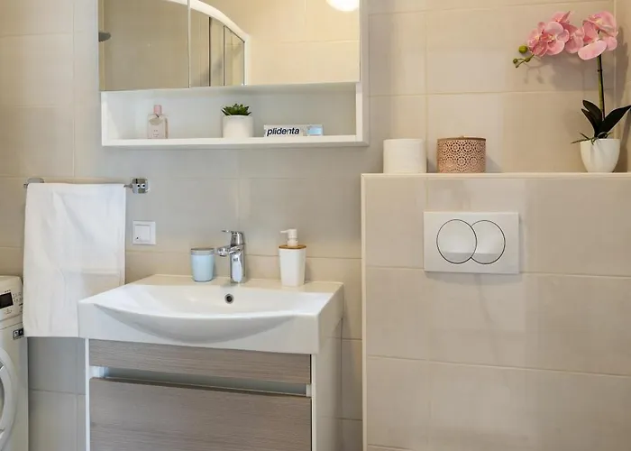 Marina Lapad - 2 Bedroom By The Sea Lägenhet *